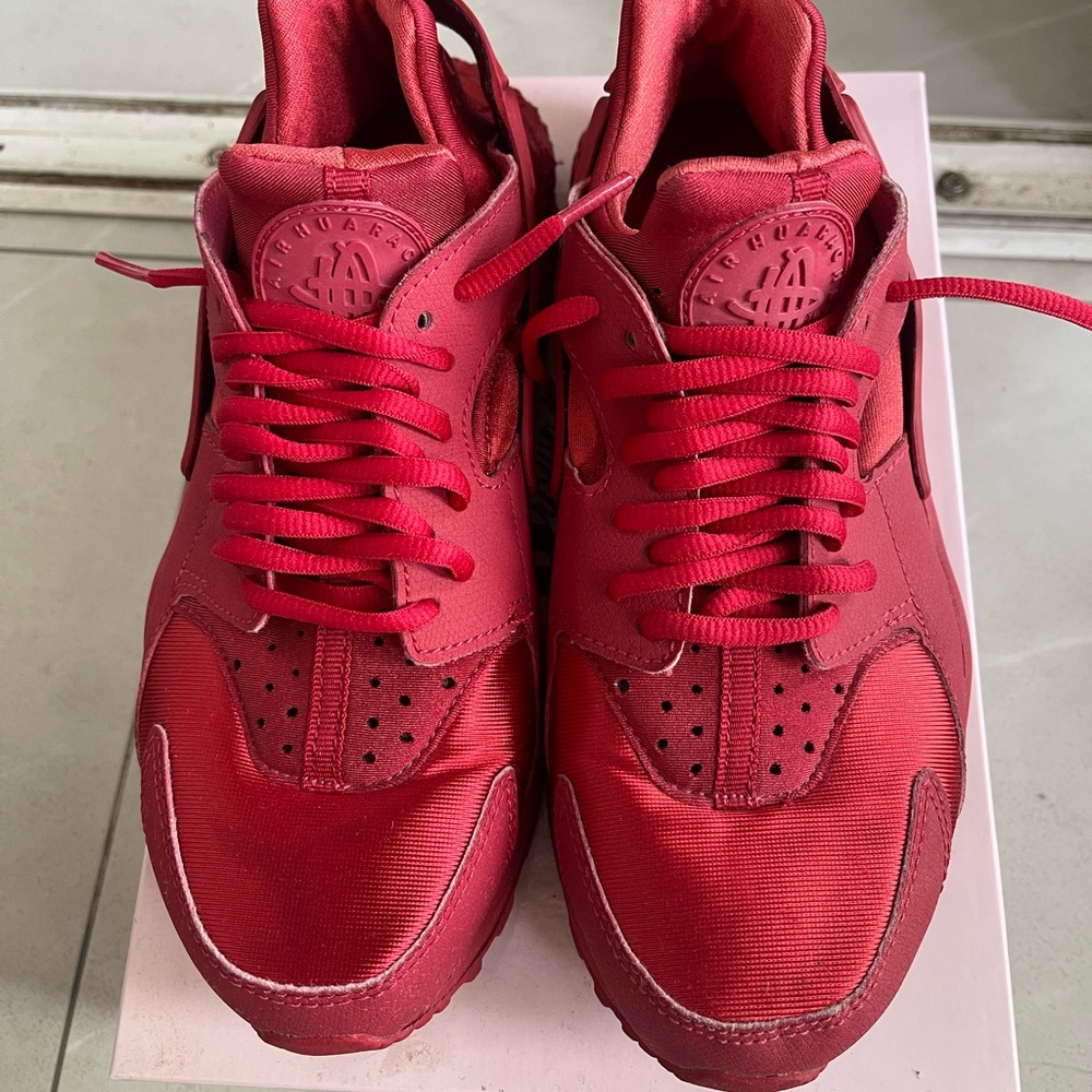 Nike Huarache Red Sneakers | Women’s 7.5 Fits Like 7 | Gently Used